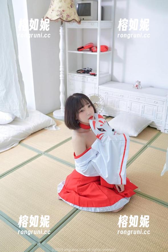 Kang Inkyung浴室写真：照片里的水珠真是调皮，似乎在悄悄传递些什么。
